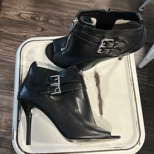 Michael Kors Leather Black 1/2 boots or booties size 8